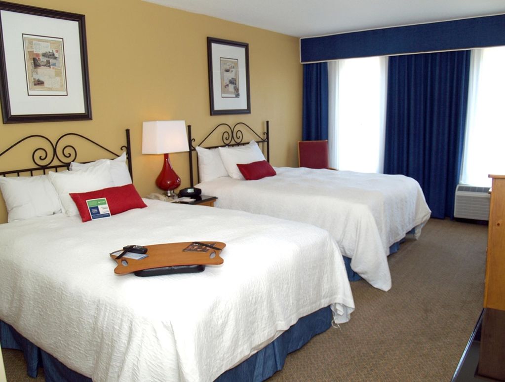 Hampton Inn & Suites Amelia Island-Historic Harbor Front Fernandina Beach Room photo