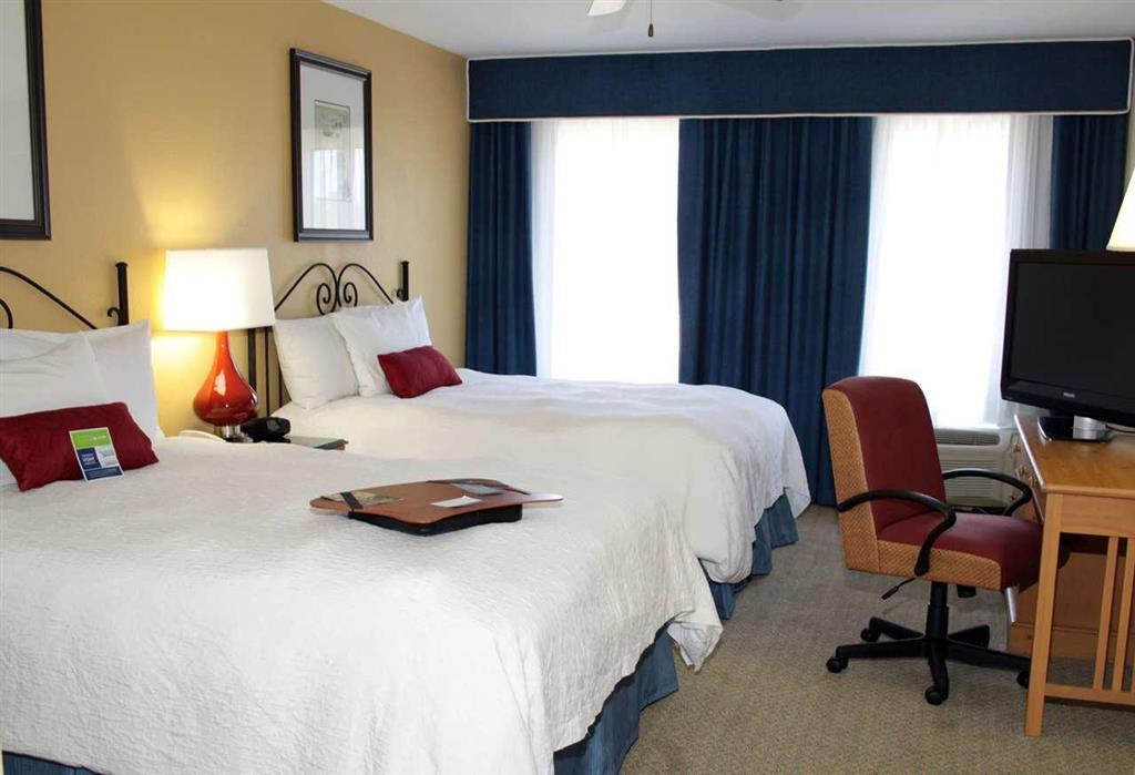 Hampton Inn & Suites Amelia Island-Historic Harbor Front Fernandina Beach Room photo